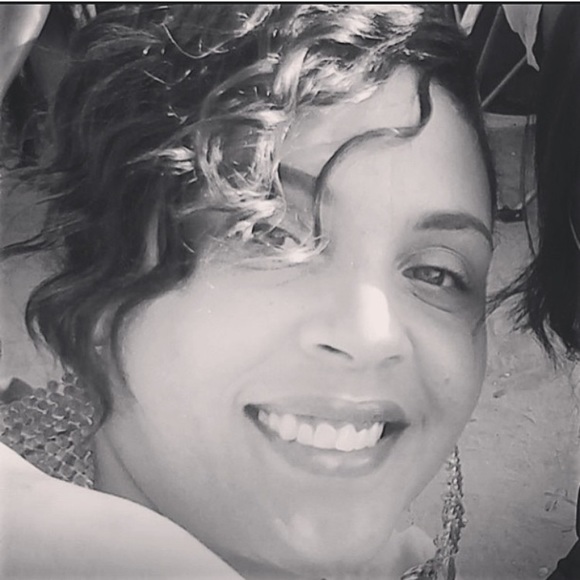 Meet your Posher, Dee Jewels - Picture 4 of 8